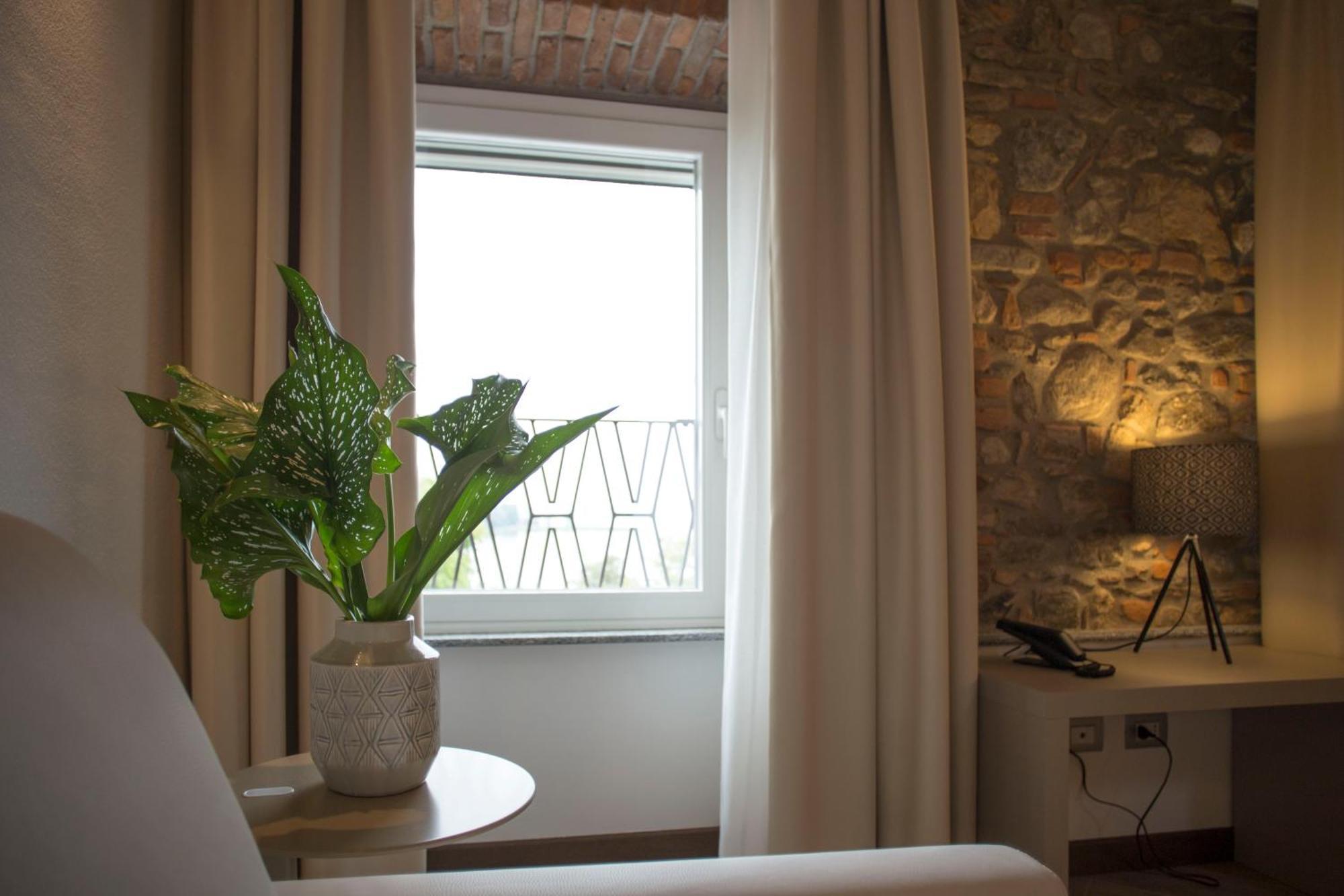 Hotel Ponti Angera Zewnętrze zdjęcie